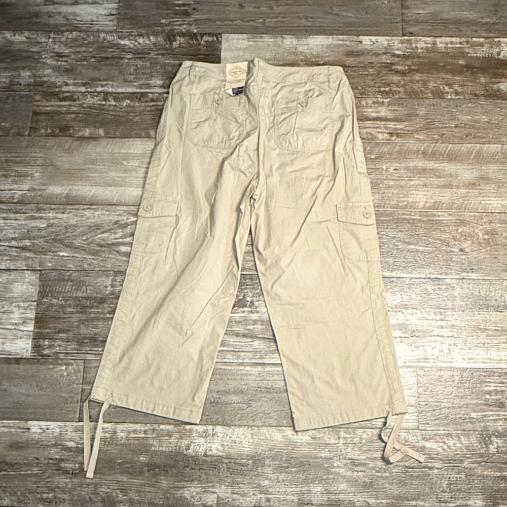 St. John's Bay NEW Woman’s Light Tan Capri Pants Size 10T